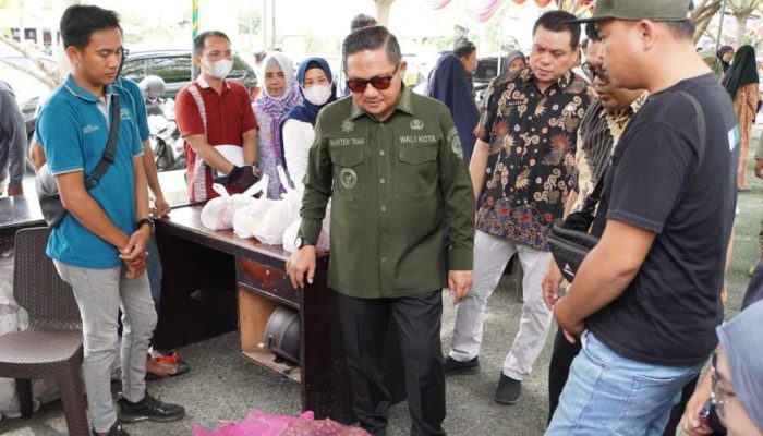 Marten Taha Tinjau Pasar Murah dan Bazar Ramadhan