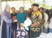 Jelang Ramadhan, Haji Darem dan Istrinya Salurkan 1000 Paket Ramadhan ke Masyarakat Boalemo