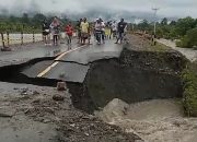 Oprit Jembatan Kali Kawa Noa Tehoru Putus