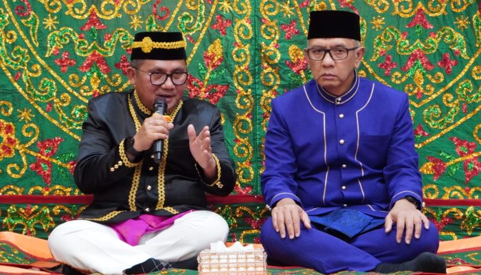 Marten Taha Hadiri Prosesi Adat “Moloopu” Sambut Penjabat Gubernur Baru