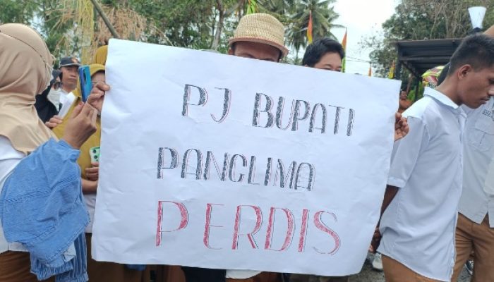 Pj Bupati Sherman Moridu Disebut ‘Panglima Perdis’ Buntut Gaji Aparat Desa yang tak dibayarkan
