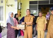 100 Warga di Dumbo Raya dapat Bantuan Bahan Pokok