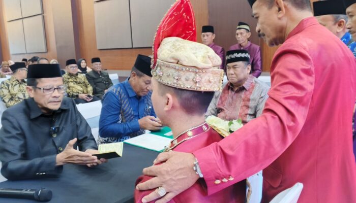 Tali Persahabatan Tak Terputus : Rachmat Gobel di Tengah Keluarga Alm. David Bobihoe