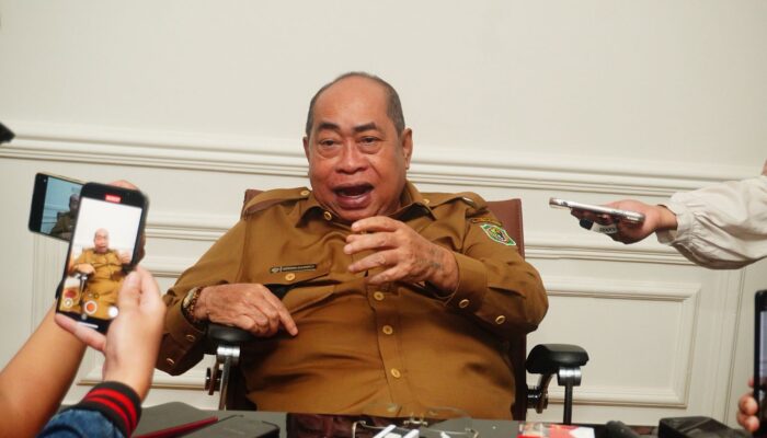 Adhan Dambea Sarankan Golkar Ganti Ketua DPRD Kota