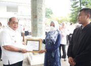 Basah oleh Hujan, Dua Pasukan Kuning Diganjar Penghargaan dari Wali Kota