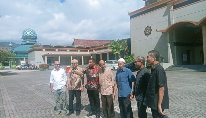 Sinode GPM Serahkan Hewan Kurban ke Masjid Al-Fatah, Spirit ‘Katong Samua Basudara’ Menggema di Ambon