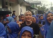 Meski Diguyur Hujan, Widya Pratiwi Murad Bersama Warga Negeri Batu Merah Meriahkan Tradisi Hadrat Idul Adha